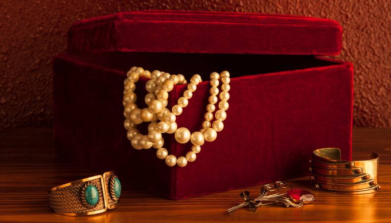 What a woman must have in her jewelry box?